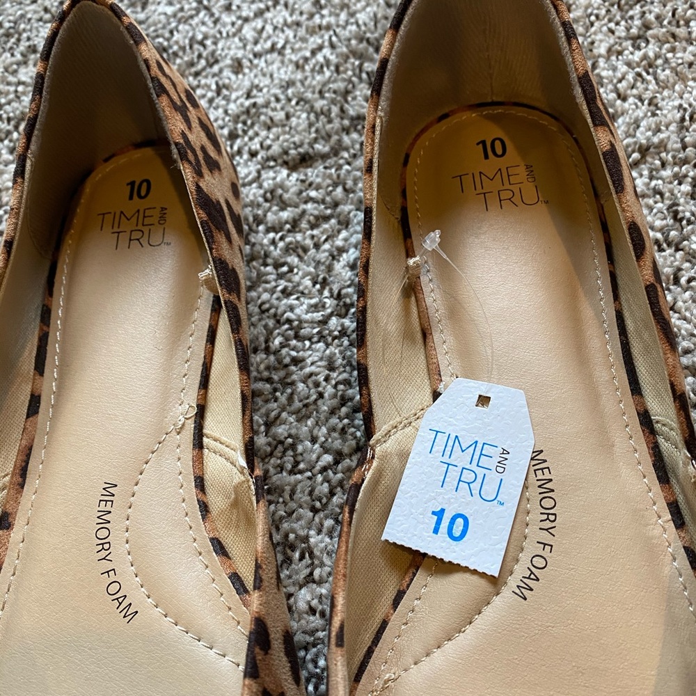 NWT Time and Tru Women Leopard Flats - Picture 8 of 10